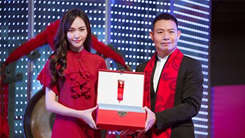 中国美正当红，尊龙A股上市，引领新时代